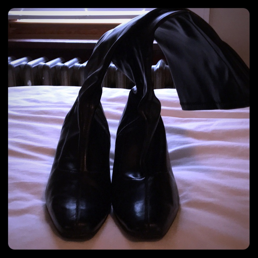 Heeled boots